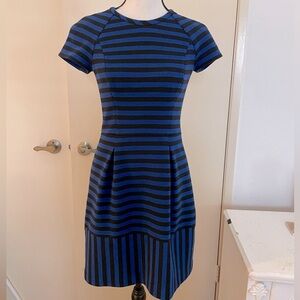 Banana Republic Size 0 blue black strip midi dress